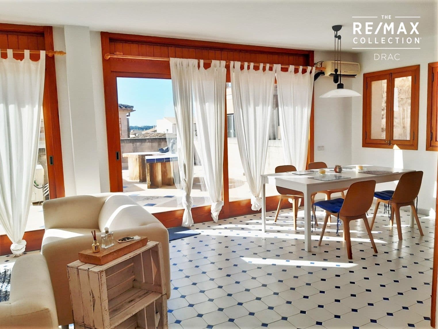 Loft lumineux avec 90m2 terrasse à quelques pas de la place – foto 2