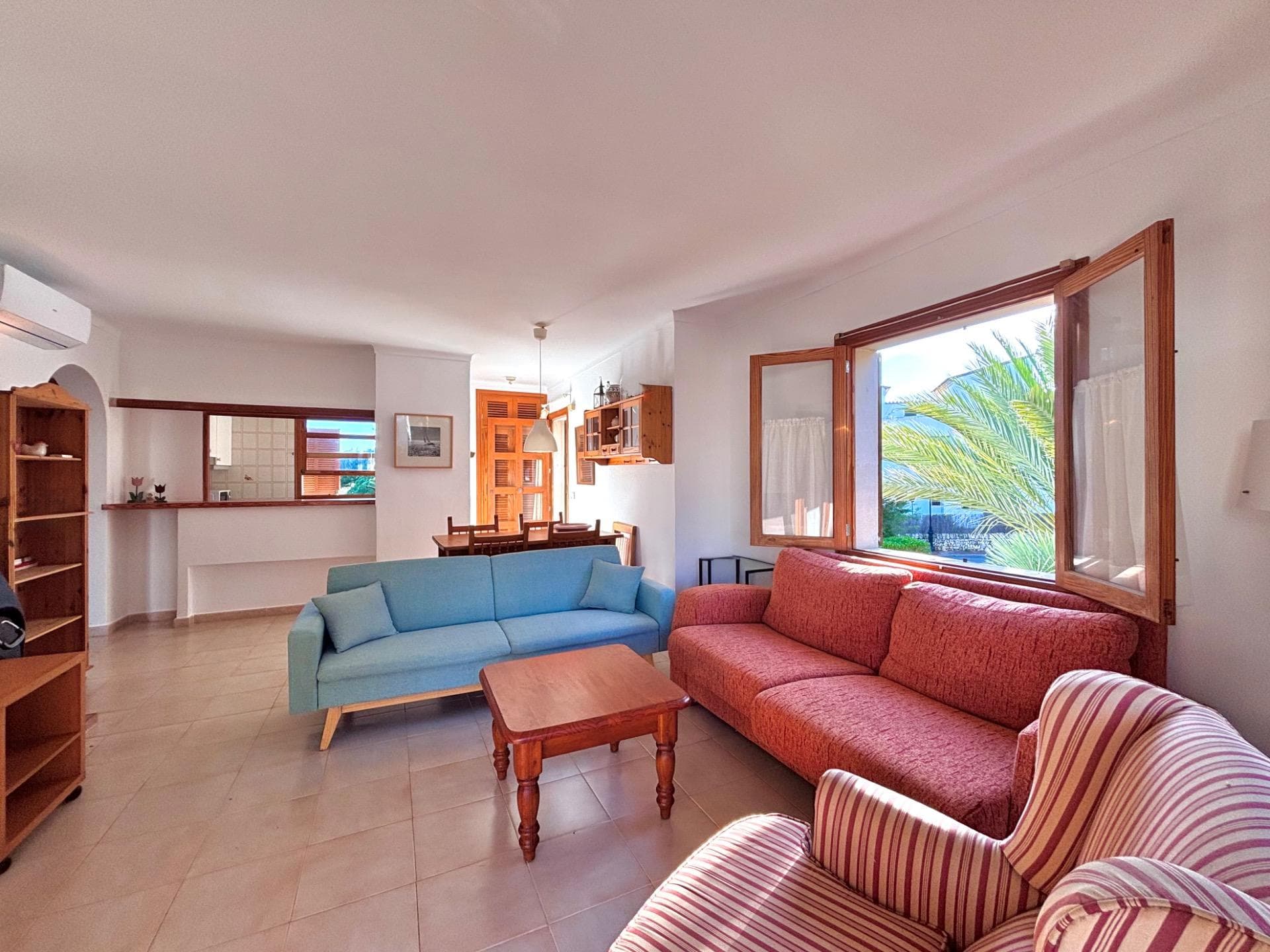 Bonito y luminoso apartamento con amplia terraza y vistas a la piscina comunitaria, situado a pocos pasos de la playa de Cala Santanyí. – foto 4