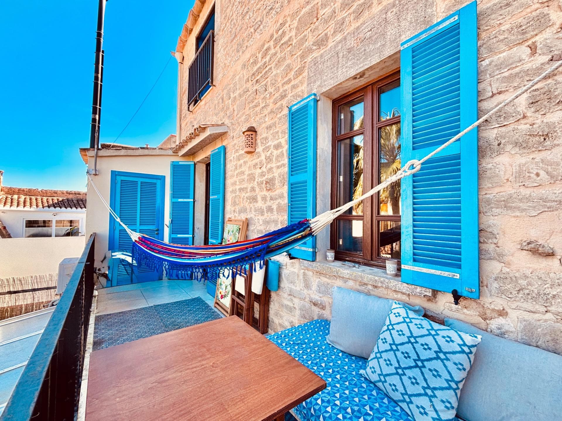 Encantador piso con detalles muy cuidados, situado en primera planta en una ubicación privilegiada, detrás de la iglesia de Santanyí.