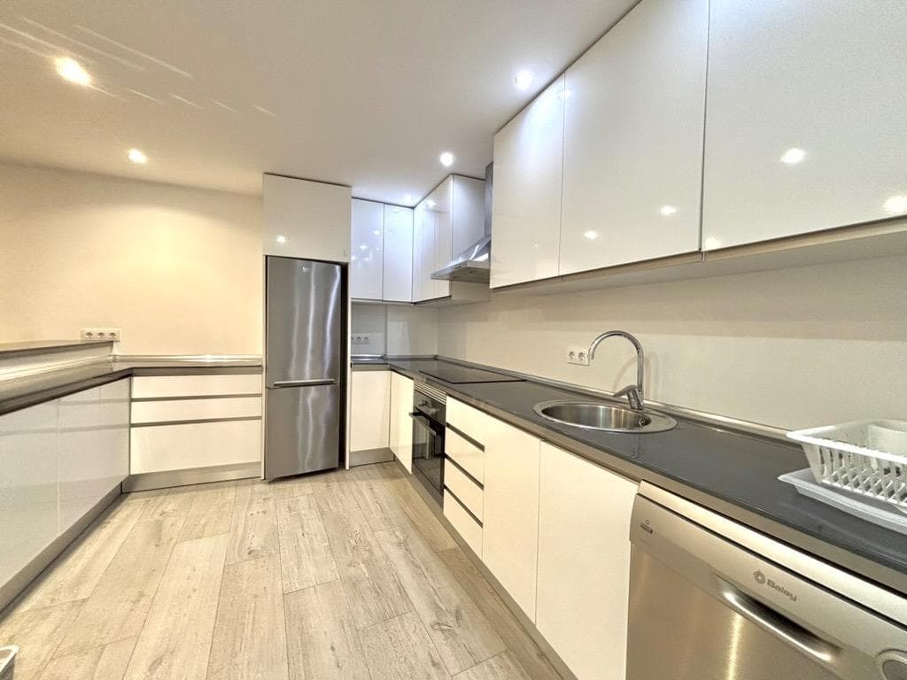 Schöne, helle, möblierte und renovierte Wohnung mit kleinem Balkon und grosser Garage in Santanyi. – foto 5