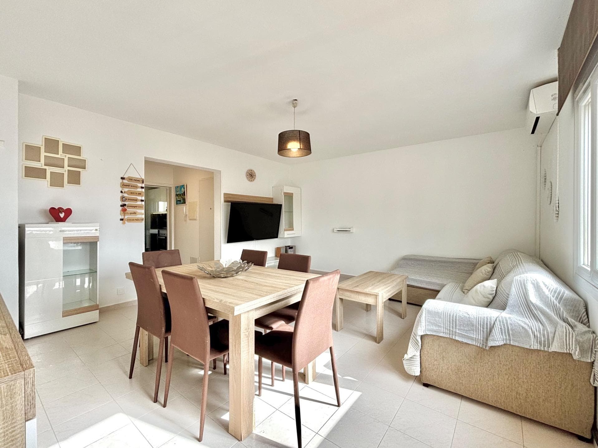 Bright, welcoming, furnished apartment on the second floor with air conditioning and electric radiators in Santanyí. – foto 2